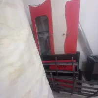 یه تخت و کمد بچه با هم ۵۵۰۰ پنج میلیون پونصد