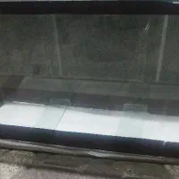 آکواریوم برای ماهی خانگی بالوازم تزئینی می‌باشد