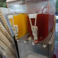 دستگاه یخ در بهشت spm و تاپینگ بستنی ۱۸ لگنه