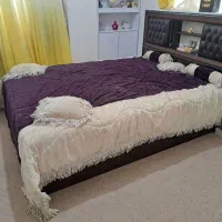 تخت خواب دونفره با روتختی ۸تکه بانازبالش پرشده
