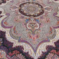یک جفت فرش کارکرده تمیز