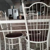 میز ناهارخوری فلزی