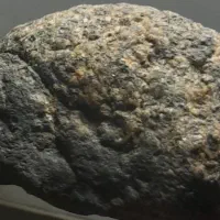 مقداری سنگ مشکوک بدون کارشناسی