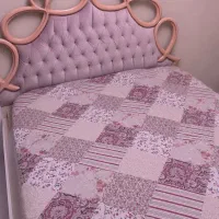 تخت و ایینه و میز ارایشی