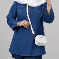 مانتو جین  جلو بسته  بغل سه دکمه  یقه مردانه