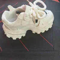 ی لنگه کفش بچه پیدا شده