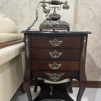 میز تلفن به همراه تلفن