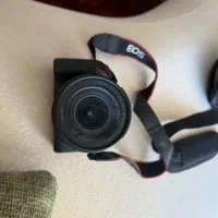 دوربین کنون 850D با لنز 18/135