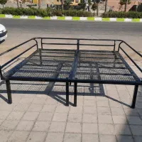 تخت فلزی