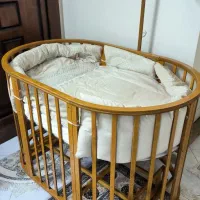 گهواره کنار مادر