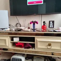 میز تلویزیون mdf آیینه ای کرم رنگ