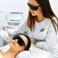اپراتورلیزربادستگاه..فیشیال کار