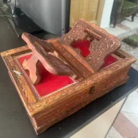 رحل چوبی و جعبه قرآن