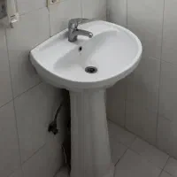 روشویی پایه‌دار