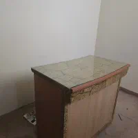 میز تحریر و کامپیوتر