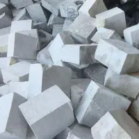 سنگ کوبیک دودی رنگ تنی 7700و لاشه کف باغ ویلا