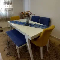 مبل هفت نفره به‌همراه میز نهارخوری شش نفره و پاف