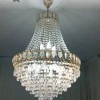 یک جفت لوستر زیبا و اعیانی