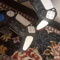 دو عدد دسته PS5 اورجینال به همراه لوازم جانبی