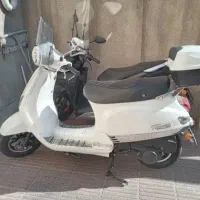 موتور سیکلت اتوماتیک طرح وسپا