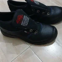 کفش ولباس کار
