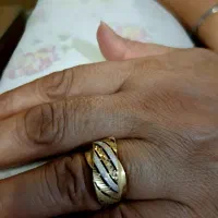 ۲ تا انگشتر طلا نو با ۲ در صد بالای تابلو