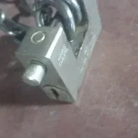 قفل و زنجیر