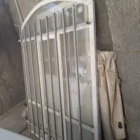 دوعدد پنجره ویک درب ورودی اهن  سنگین