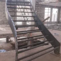 طراحی وساخت انواع پله فلزی  اجرای نرده ومخزن