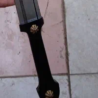 چاقو تک لب