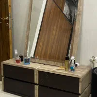 پاتختی و آینه آرایشی
