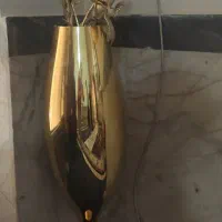گلدان شیک طلایی به همراه گل