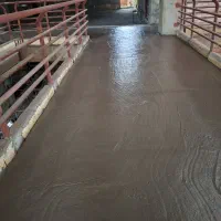 کارگر ساده ساختمانی فوم بتن