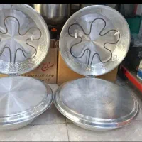 تنور المتی برقی یخ در بهشت فالوده یخچال ایستاده