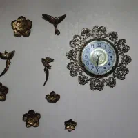 ساعت دیواری و مجسمه