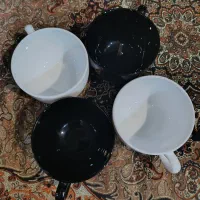 فنجان و نعلبکی سفید و مشکی