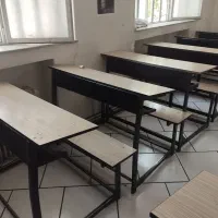 فروش تعدادی نیمکت چوبی