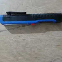 چراغ قوه ی f12 با 3 باتری نیم قلمی کار میکنه