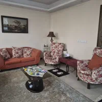 مبل راحتی ۴ نفره به همراه میز وسط.نهارخوری ۶ نفره