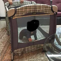 تخت کنار مادر