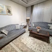 دو کاناپه راحتی سالم با میز جلومبلی