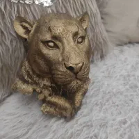 مجسمه دیوار کوب