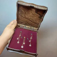 نیم ست طلا و انگشتر ۳ درصد روی تابلو