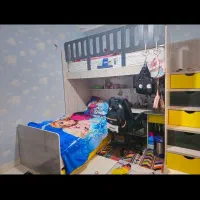 تخت دو طبقه باکمدایستاده ومیز تحریر ودراور لباس