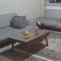 مبل تمیز به همراه میز عسلی