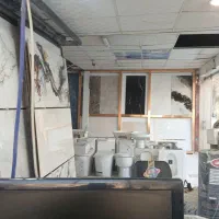 فروشنده خانوم برای کاشی سرامیک ومصالح