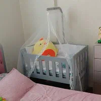 گهواره کنار تخت مادر