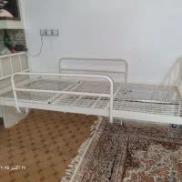 تخت بیمارستانی یک شکن . مکانیکی