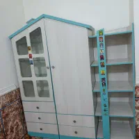 کمدلباسی و قفسه جای کتاب یا اسباب بازی