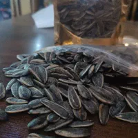 تخمه گل آفتاب و عناب